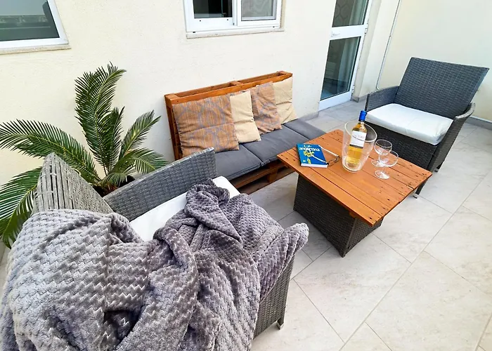 Arzella - Spacious Two Bedroom Apartments