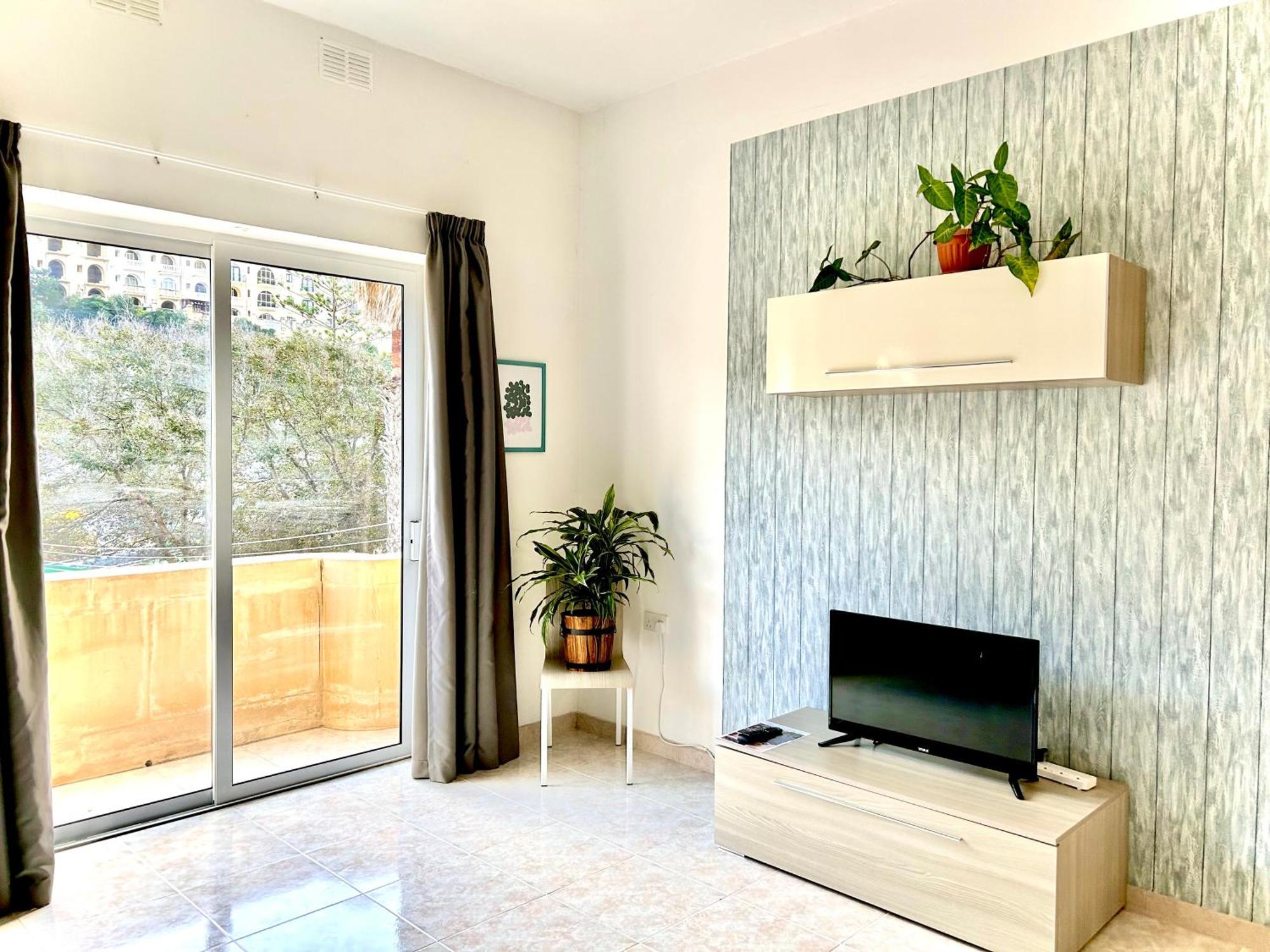 Arzella - Spacious Two Bedroom *