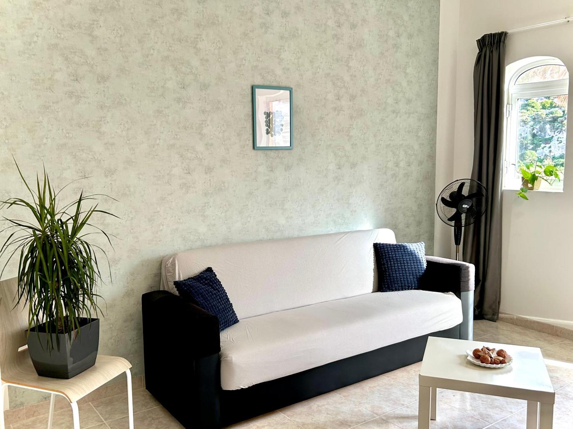 Arzella - Spacious Two Bedroom Homestay