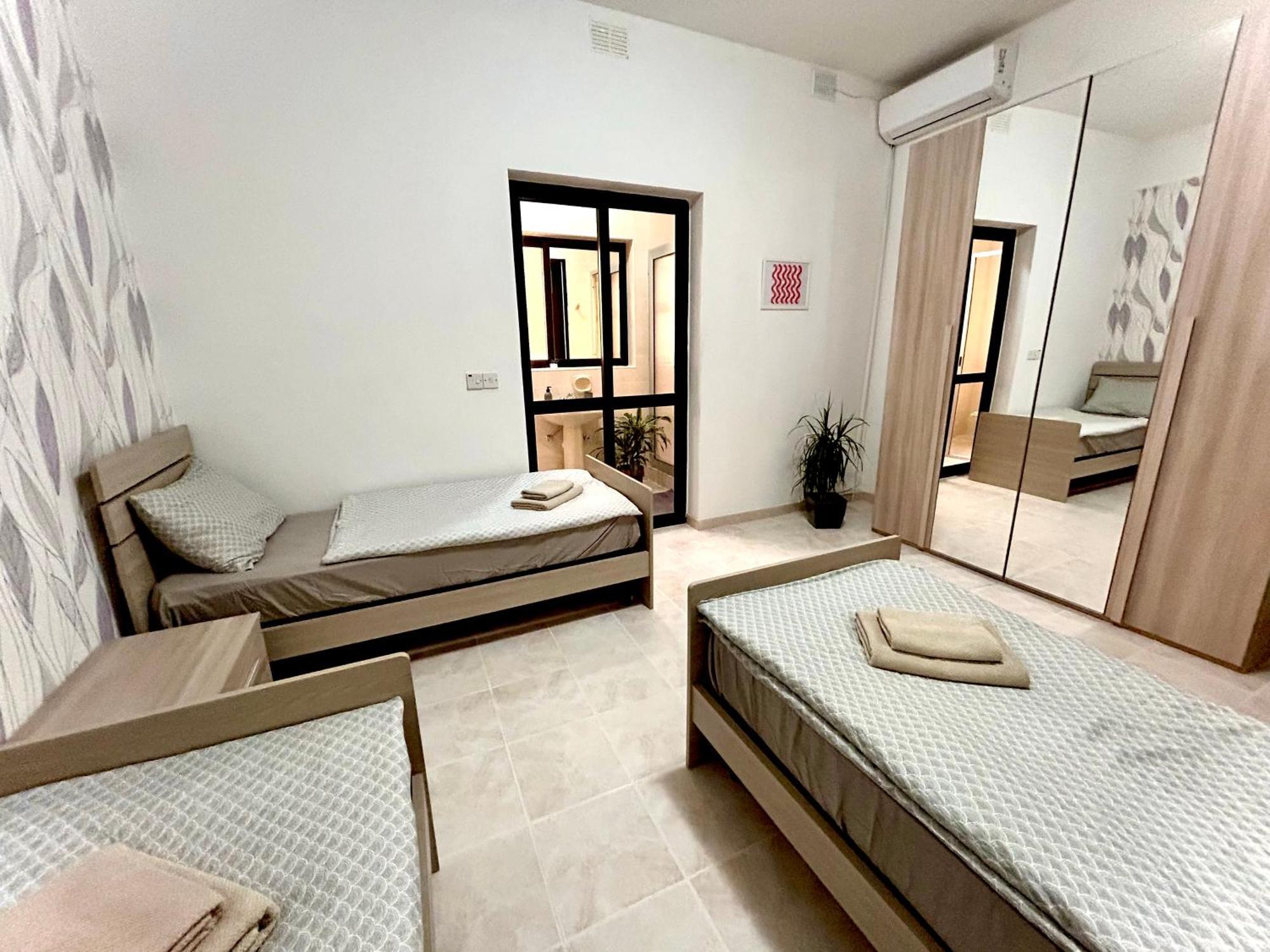Arzella - Spacious Two Bedroom Homestay Xlendi