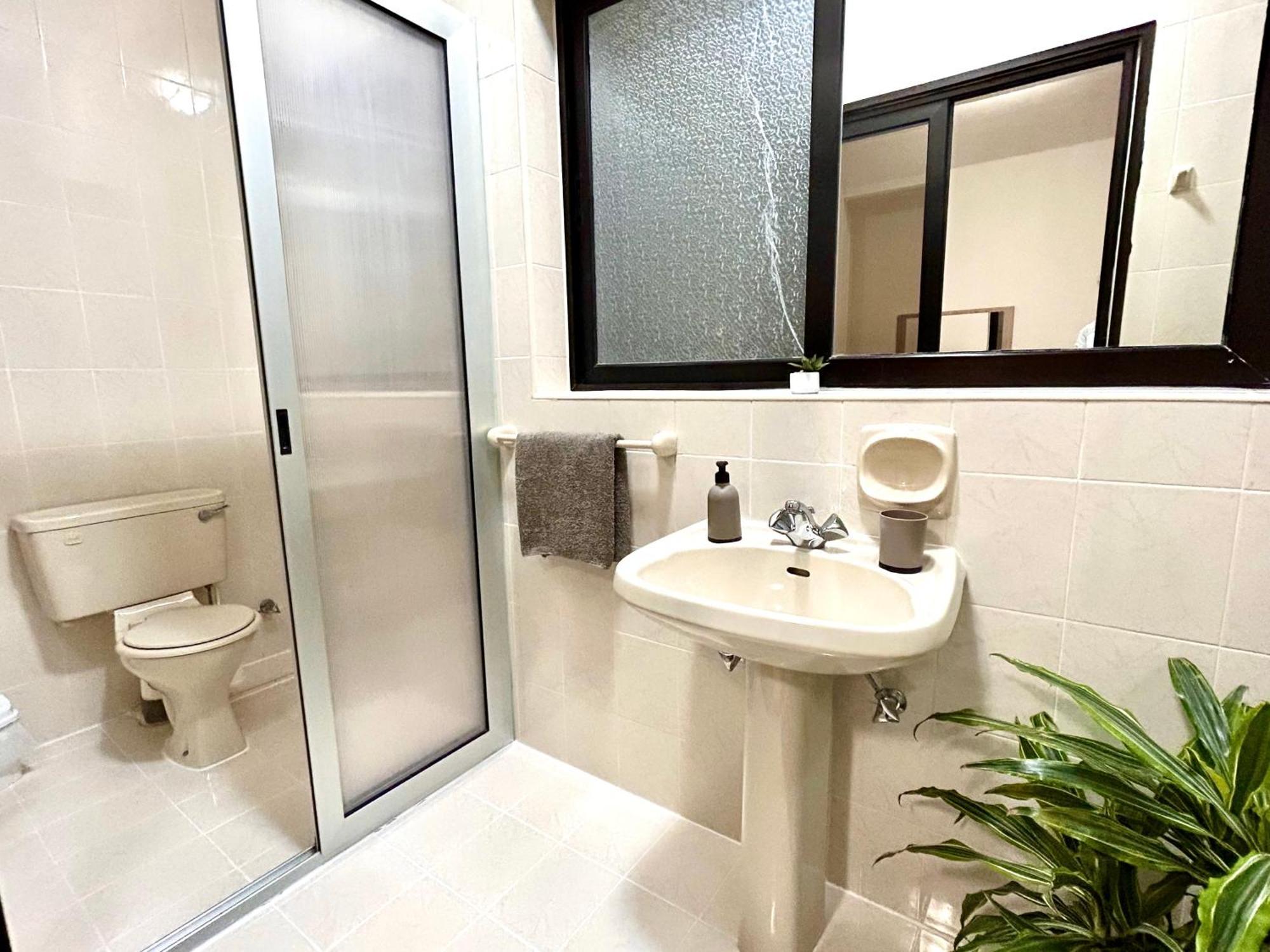 Homestay Arzella - Spacious Two Bedroom