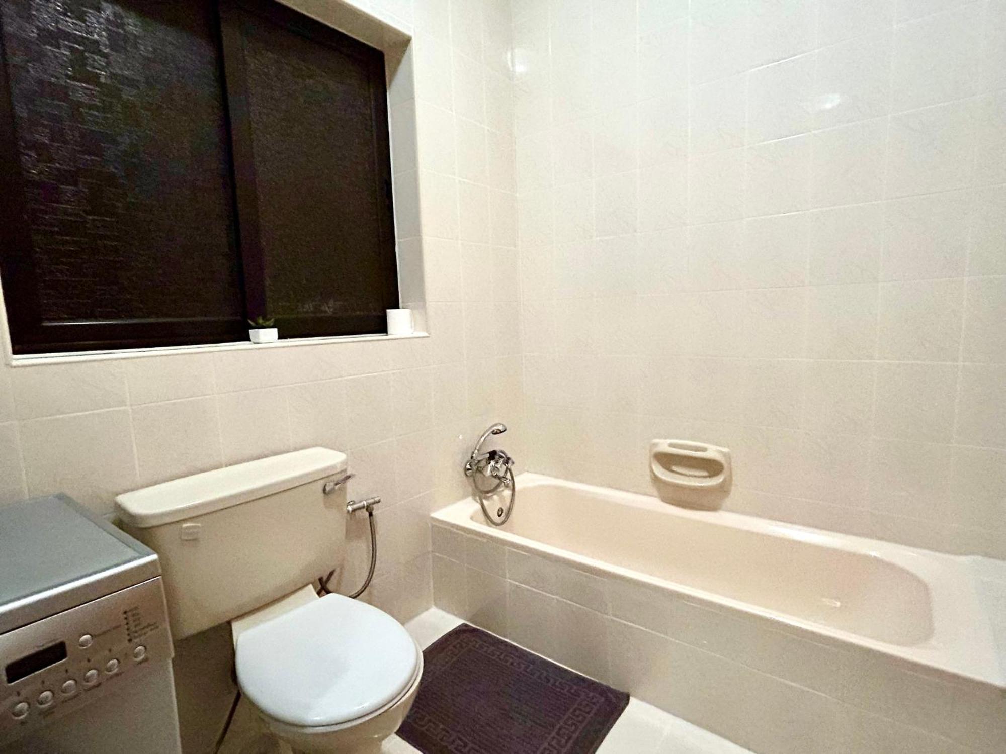Arzella - Spacious Two Bedroom Homestay *