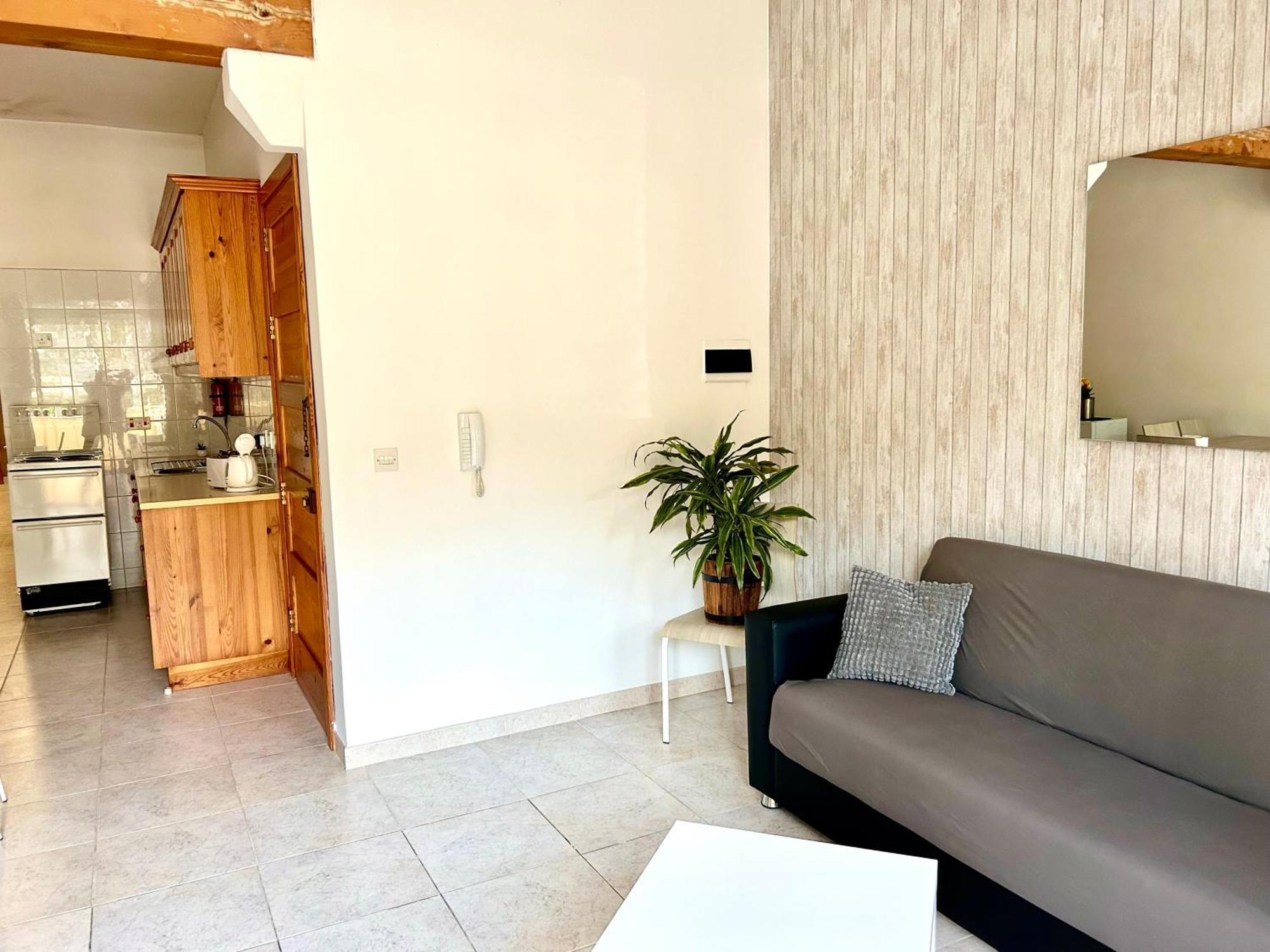 Arzella - Spacious Two Bedroom