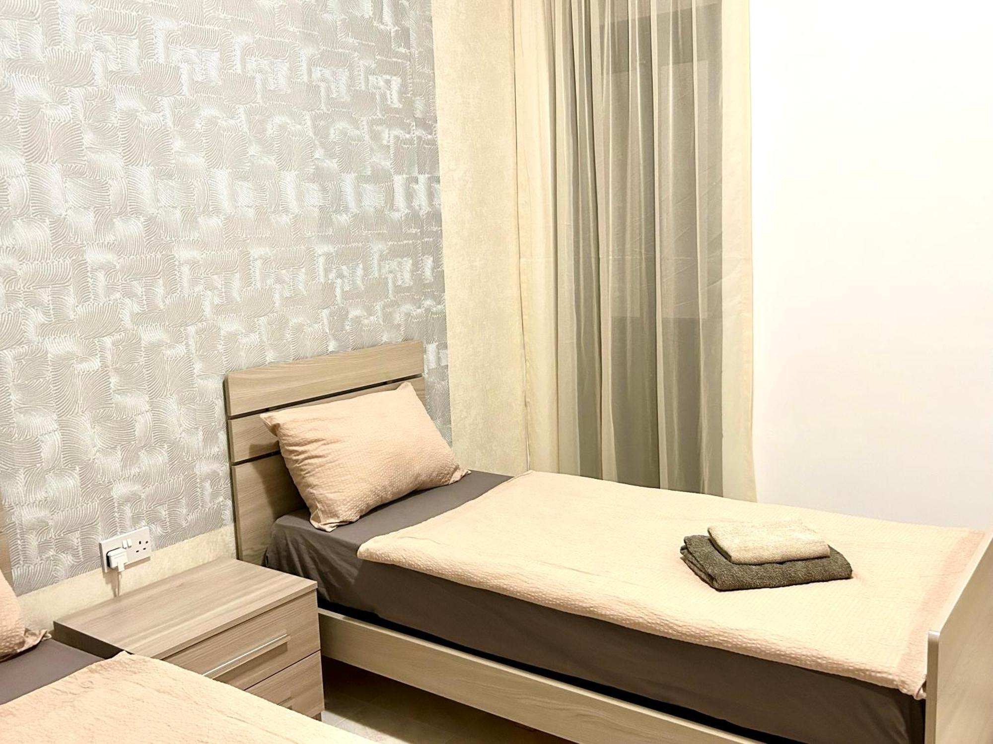 Arzella - Spacious Two Bedroom Homestay