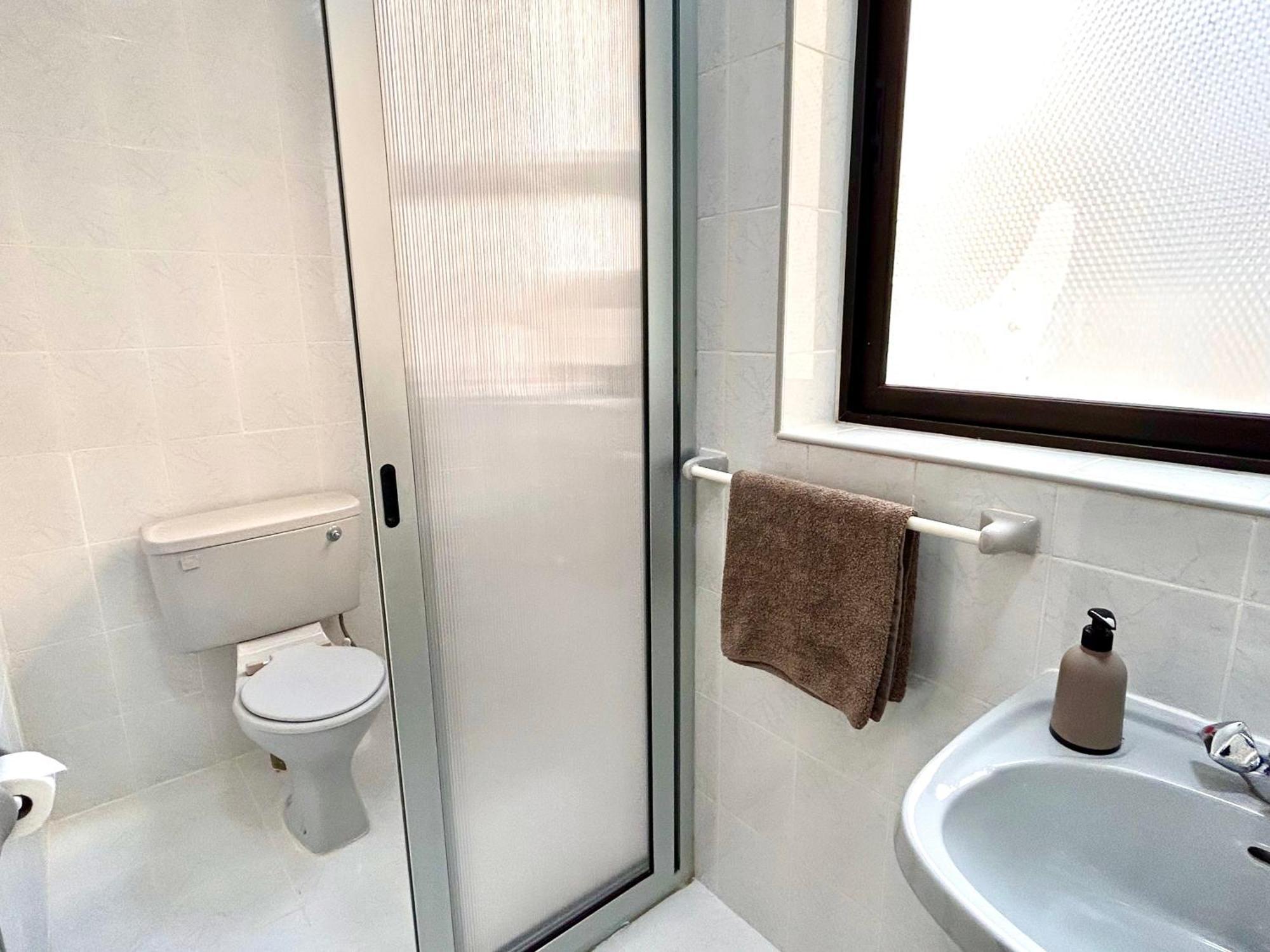 Arzella - Spacious Two Bedroom