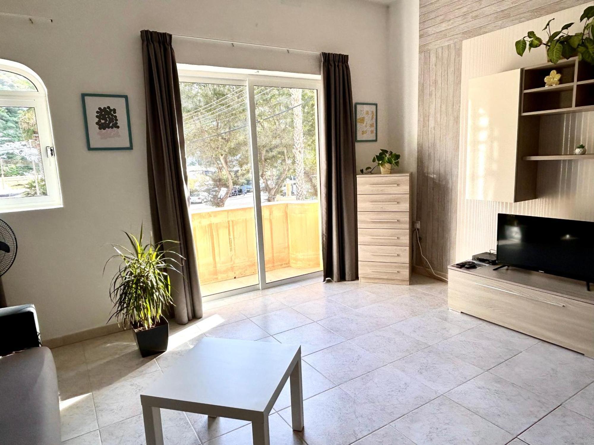 Arzella - Spacious Two Bedroom