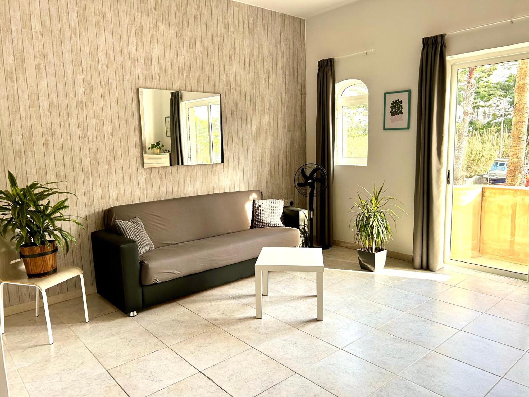 Arzella - Spacious Two Bedroom Homestay *