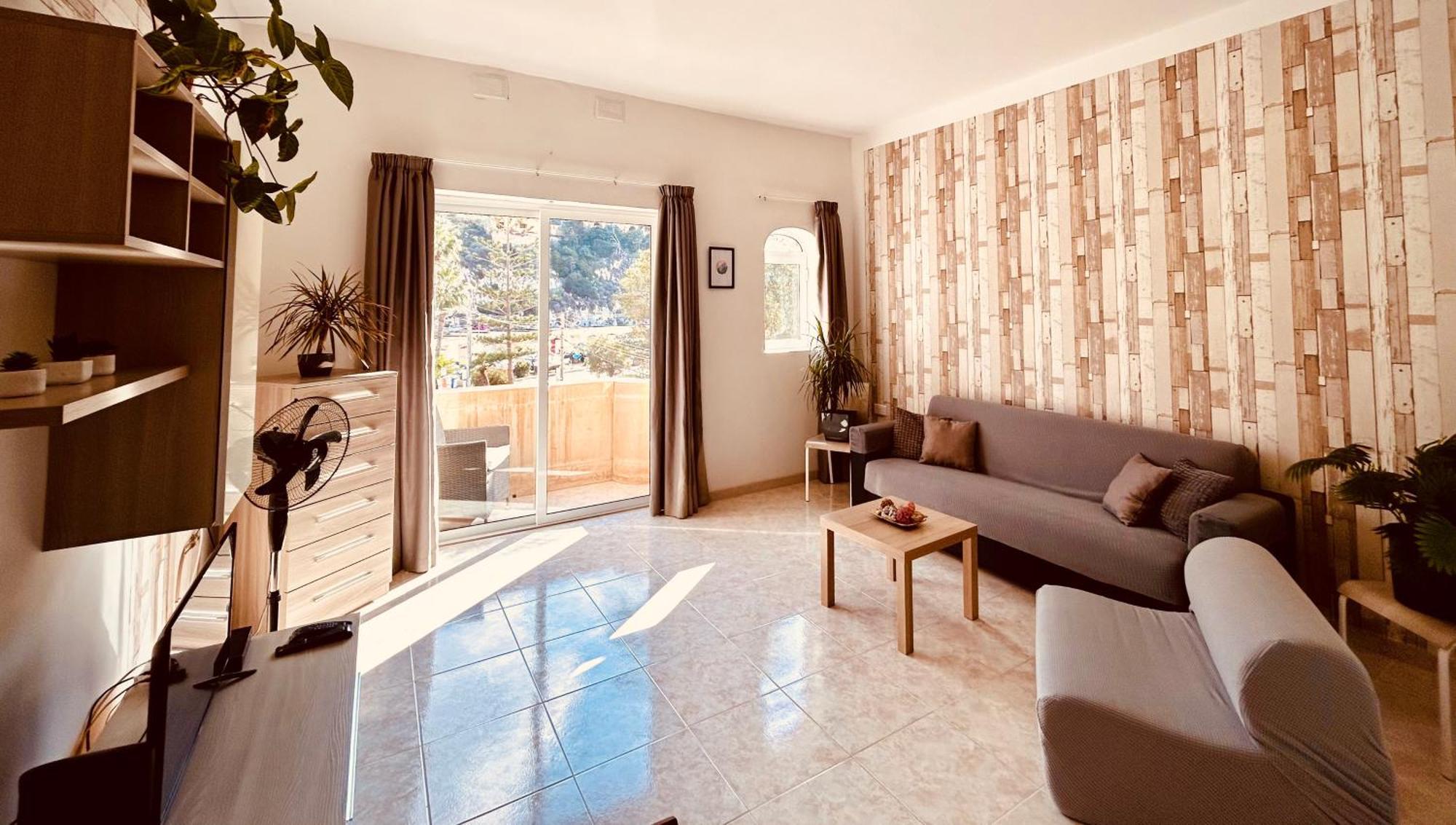 Homestay Arzella - Spacious Two Bedroom *