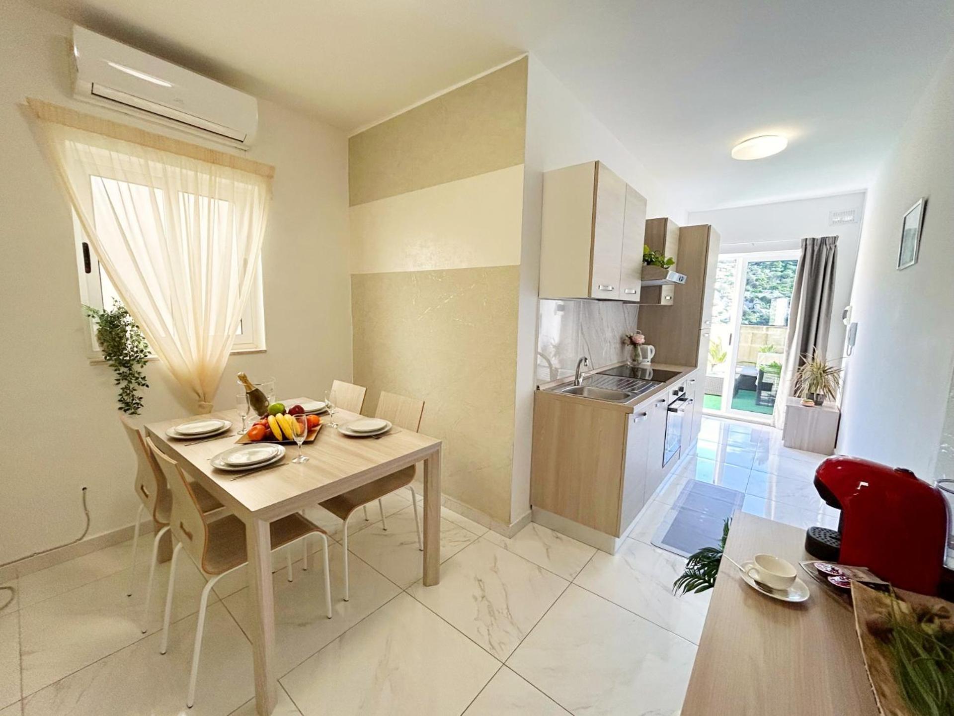 Arzella - Spacious Two Bedroom Homestay Xlendi