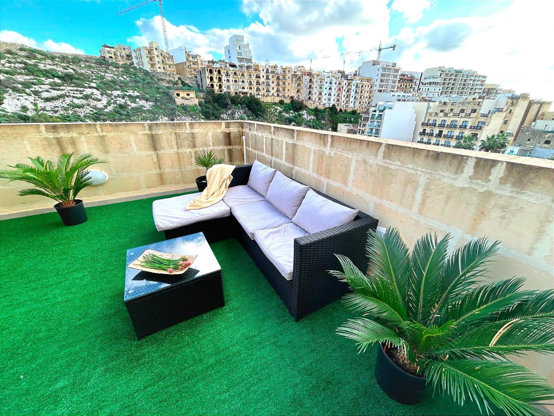 Arzella - Spacious Two Bedroom *