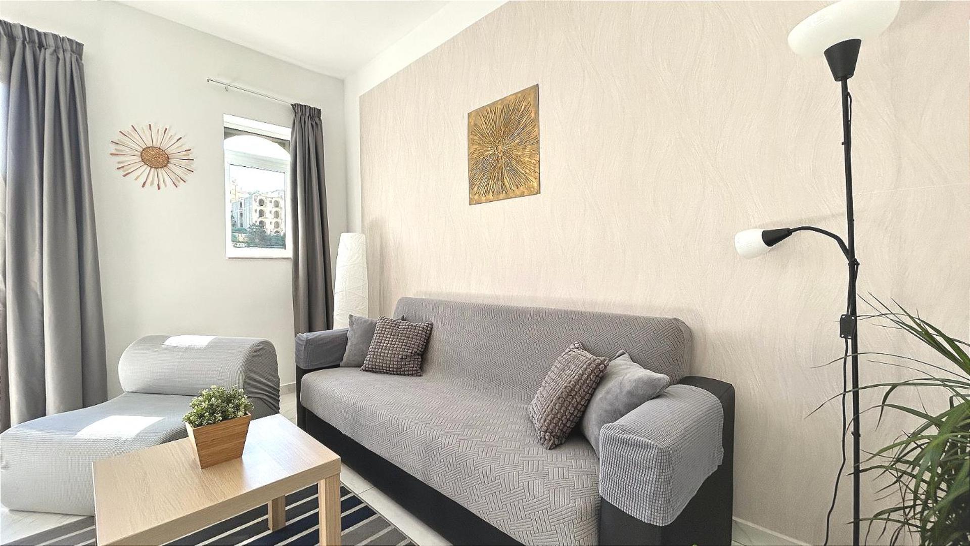 Homestay Arzella - Spacious Two Bedroom