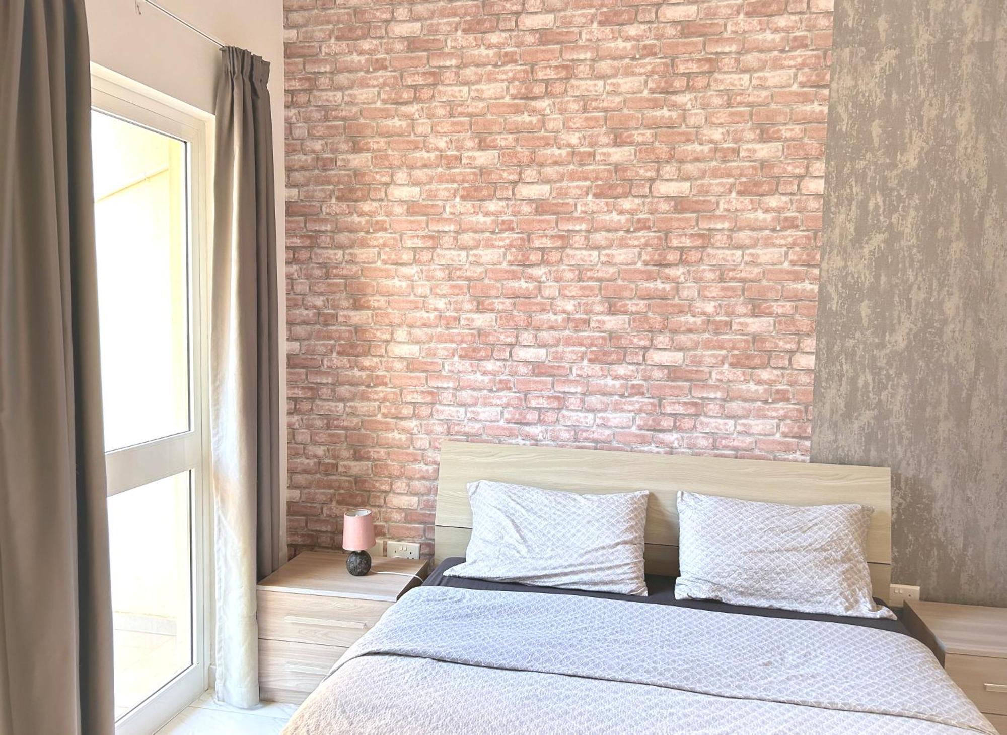 Arzella - Spacious Two Bedroom *