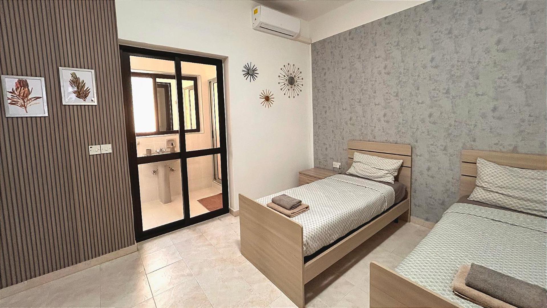 Homestay Arzella - Spacious Two Bedroom *