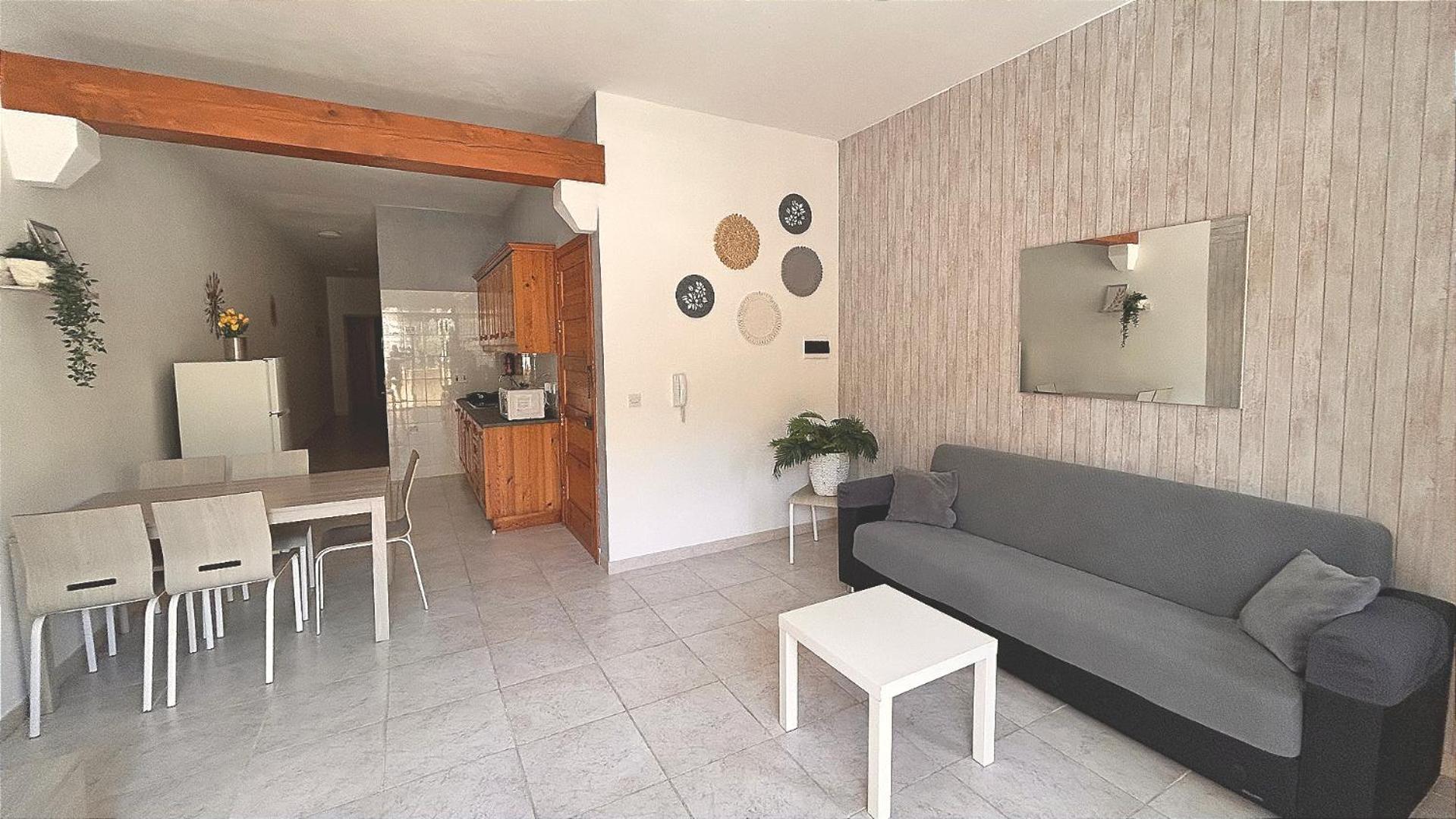 Arzella - Spacious Two Bedroom Homestay Xlendi