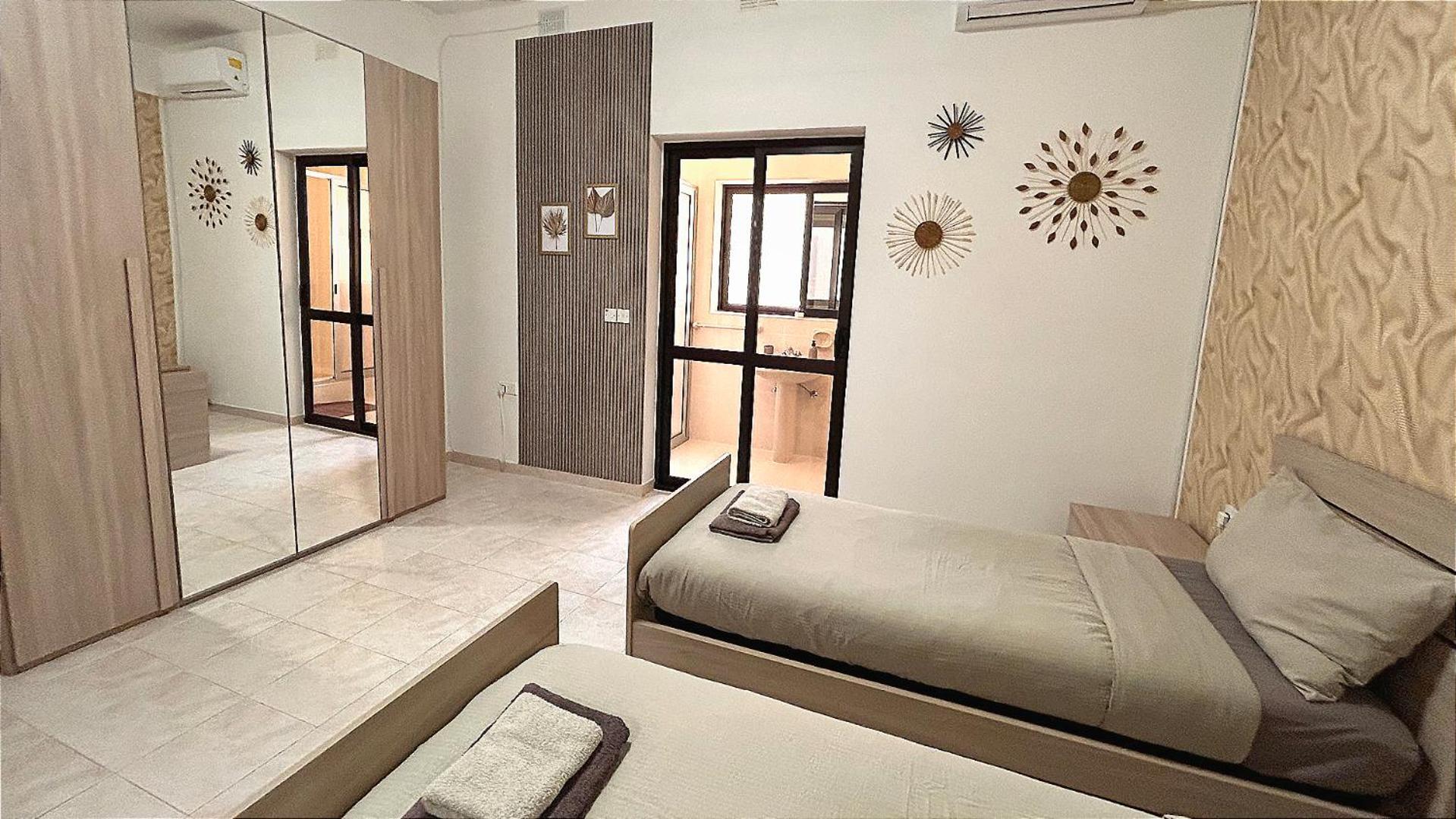Arzella Stylish Near Local Eats Privatunterkunft