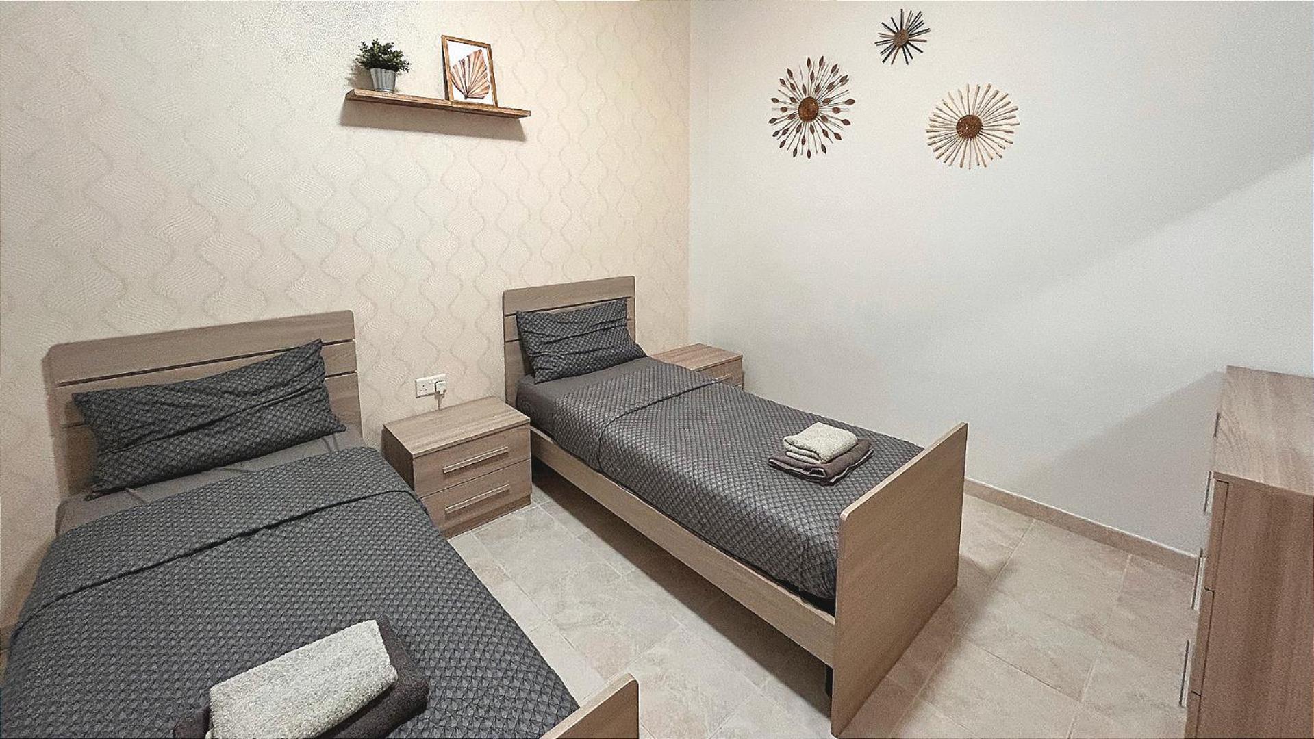 Arzella - Spacious Two Bedroom Homestay *
