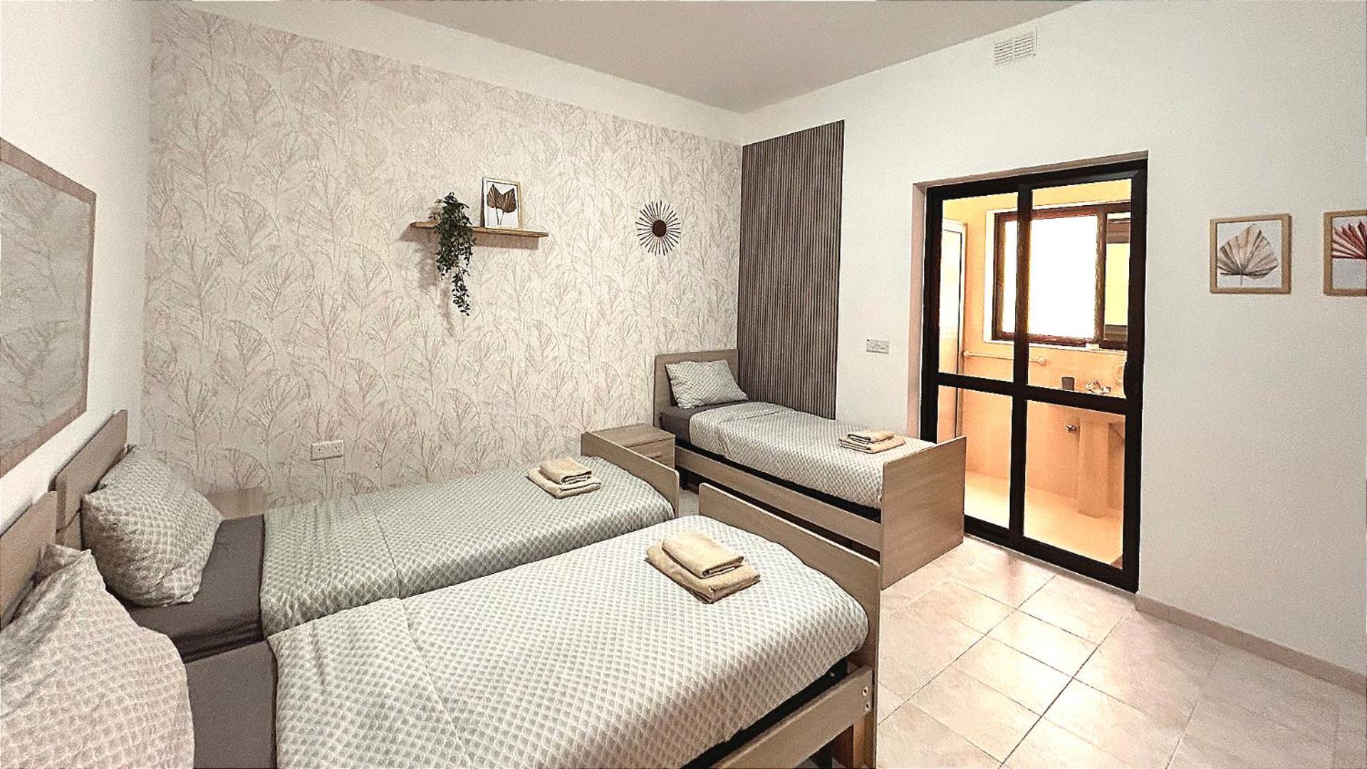 Arzella - Spacious Two Bedroom Homestay